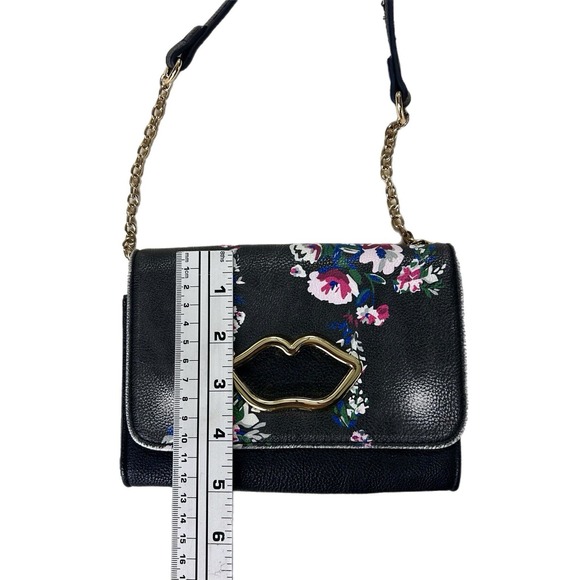 BETSEY JOHNSON Crossbody Bag Purse Kiss Lips‎ Snap Closure - Picture 4 of 11